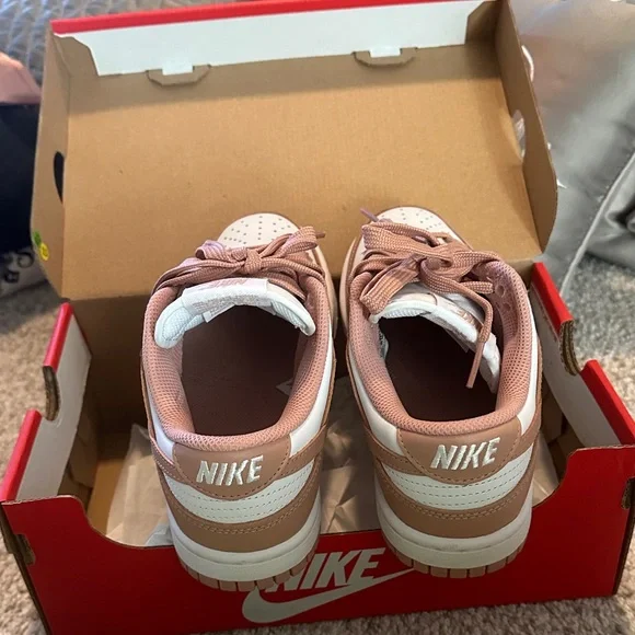 Nike Rose Whisper Sneakers 🥀 - Picture 3 of 5